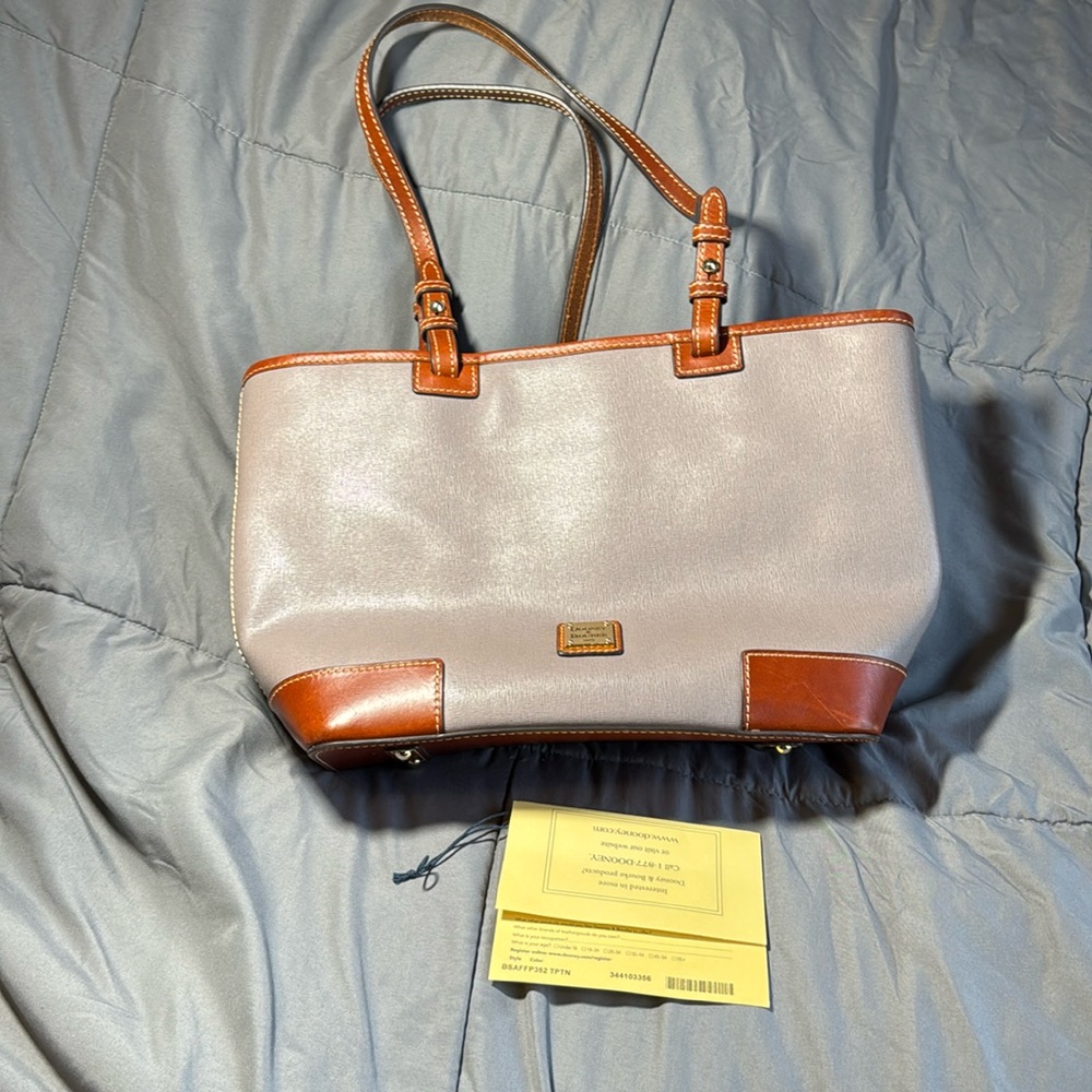 Dooney & Bourke small leisure shopper
